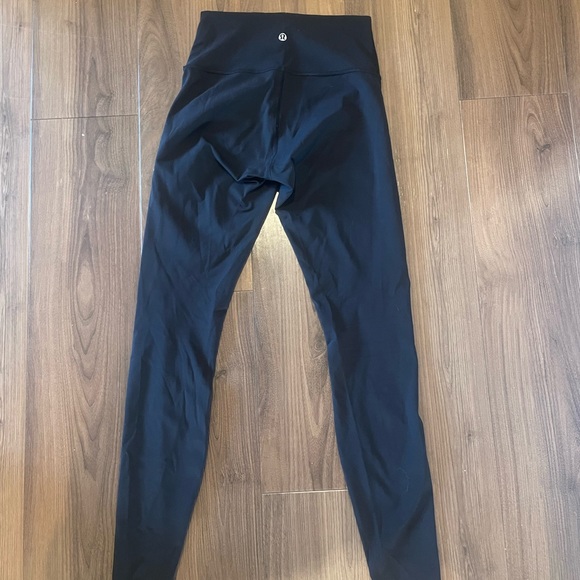 Lulu lemon wunder under black leggings - Picture 2 of 2